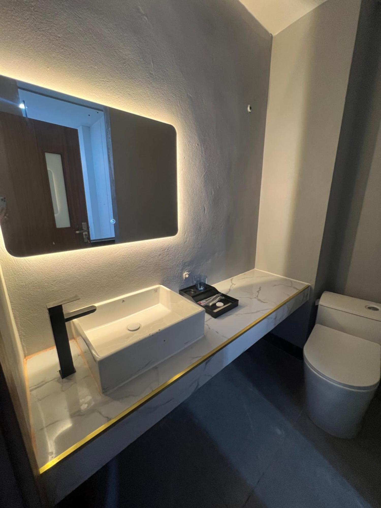 Venus Apartment Kham Thien Hanoi Exterior photo