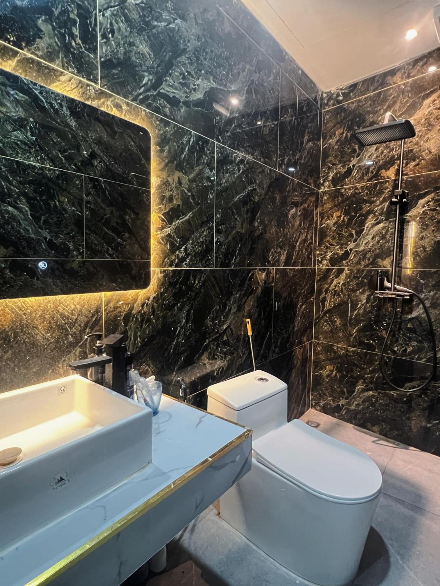 Venus Apartment Kham Thien Hanoi Exterior photo